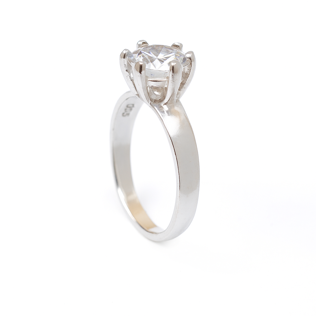 ZWR0135 – Classic Sterling Silver Solitaire Ring with Brilliant-Cut Centerpiece