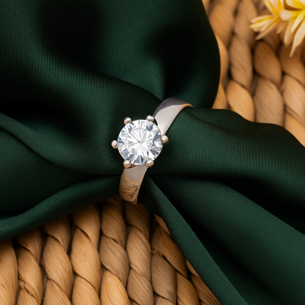 ZWR0135 – Classic Sterling Silver Solitaire Ring with Brilliant-Cut Centerpiece