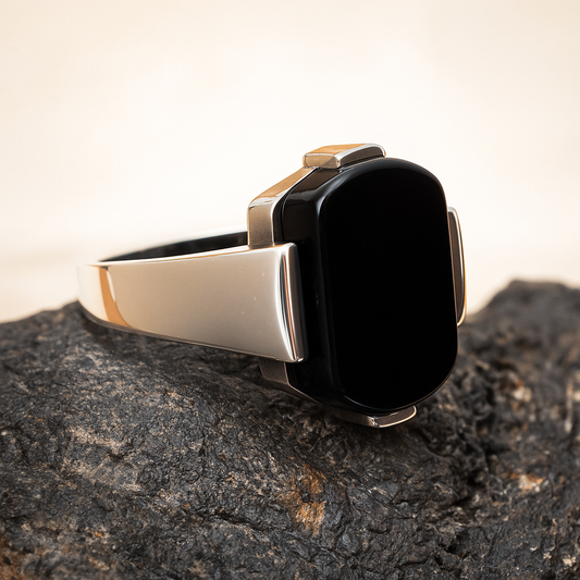 ZMR0172 – Bold Sterling Silver Ring with Elevated Frame & Deep Black Onyx