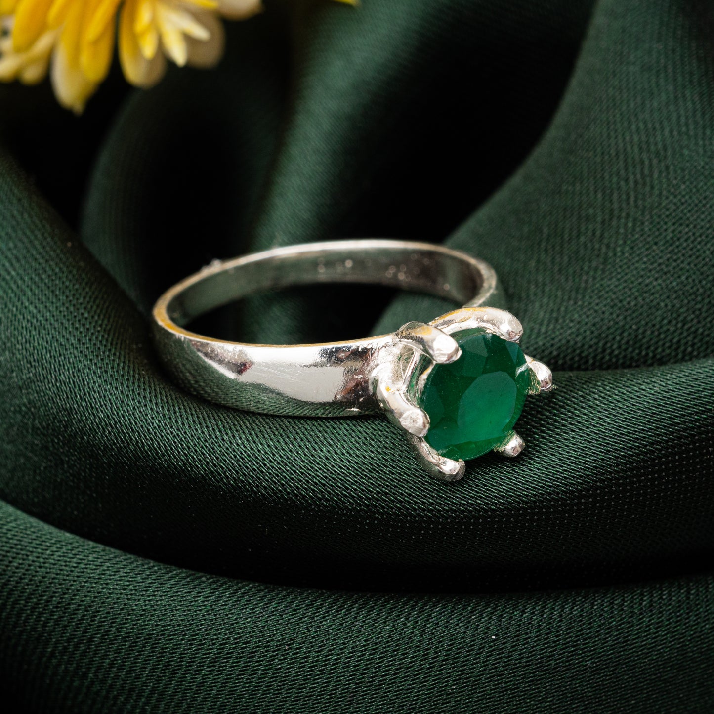ZWR0165 – Sterling Silver Band with Dual Row White & Green Crystal Accent