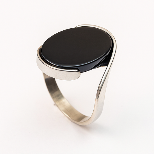 ZMR0175 – Sculpted Sterling Silver Ring with Curved Embrace & Oval Black Onyx