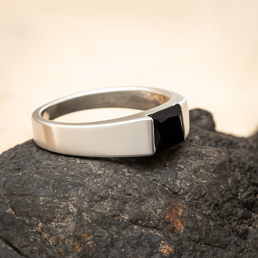 ZMR0176 – Minimalist Sterling Silver Ring with Geometric Square Onyx Inlay