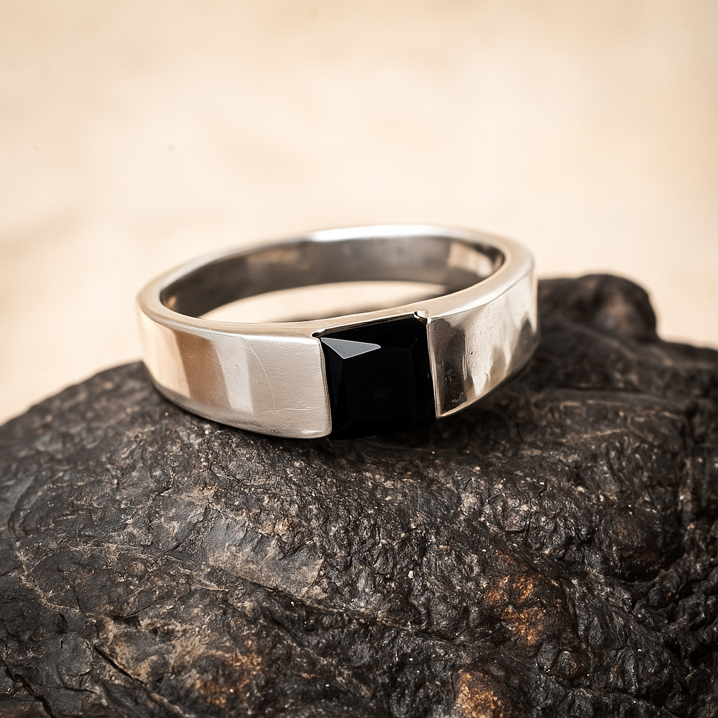ZMR0176 – Minimalist Sterling Silver Ring with Geometric Square Onyx Inlay