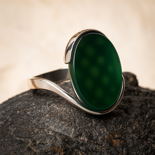 ZMR0177 – Contemporary Sterling Silver Ring with Curved Wrap & Polished Green Onyx