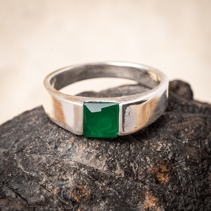 ZMR0183 – Minimalist Sterling Silver Ring with Square-Cut Green Stone