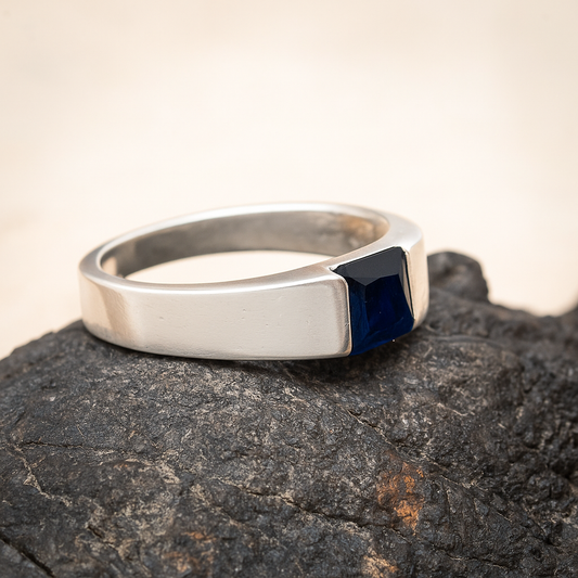 ZMR0185 – Minimalist Sterling Silver Ring with Square-Cut Midnight Blue Stone