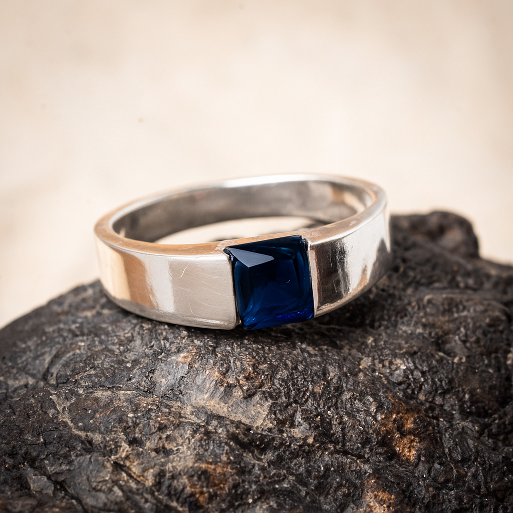ZMR0185 – Minimalist Sterling Silver Ring with Square-Cut Midnight Blue Stone
