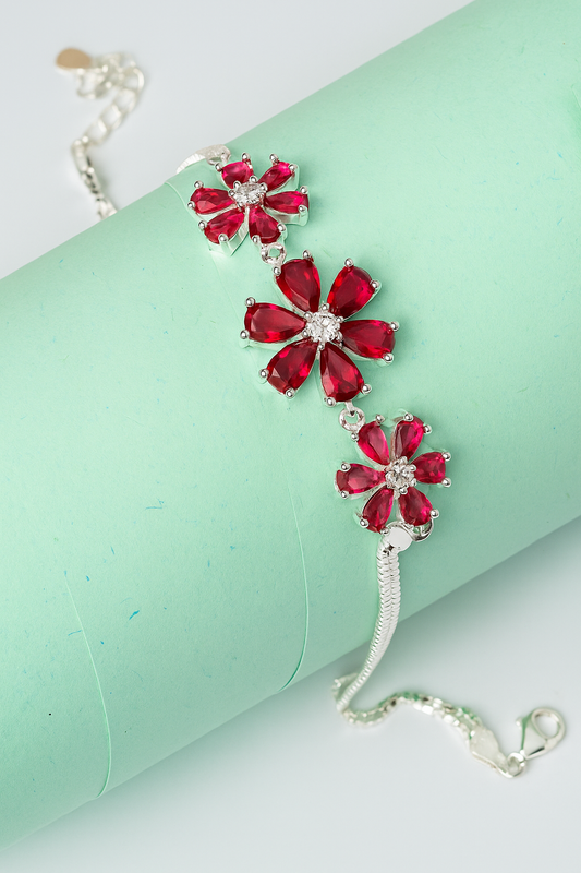 ZWB0136 – Sterling Silver Bracelet with Emerald Green Triple-Centerpiece & Pavé Oval Frames