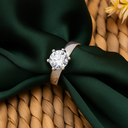 ZWR0135 – Classic Sterling Silver Solitaire Ring with Brilliant-Cut Centerpiece