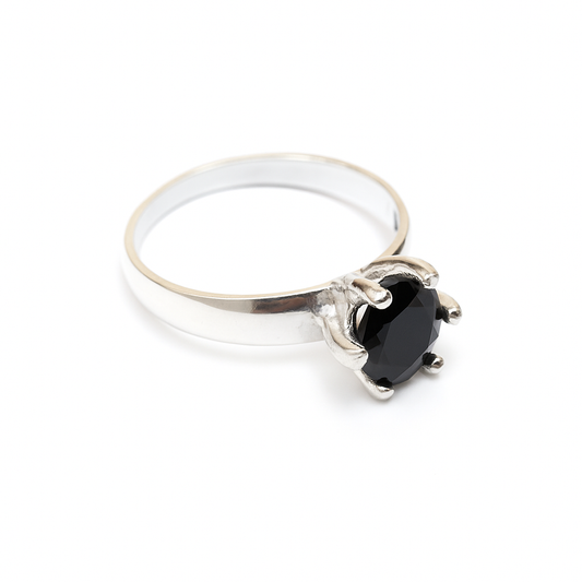 ZWR0158 – Midnight Solitaire: Sterling Silver Ring with Jet-Black Center Stone