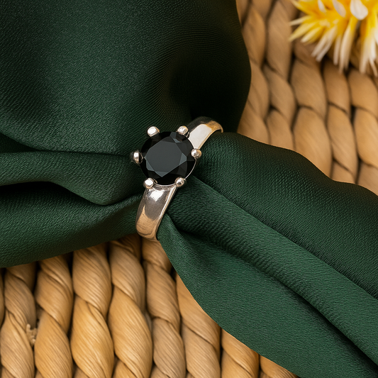 ZWR0158 – Midnight Solitaire: Sterling Silver Ring with Jet-Black Center Stone