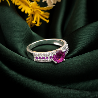 ZWR0160 – Sterling Silver Band with Central Green Crystal & Sparkling Pave Elegance